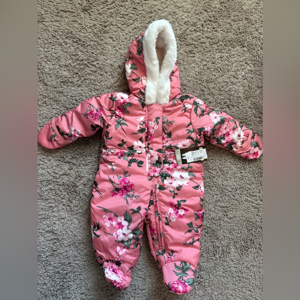 Baby snow suit 3-6 months. Oversized